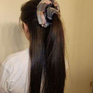 Giant scrunchies 2/25$!